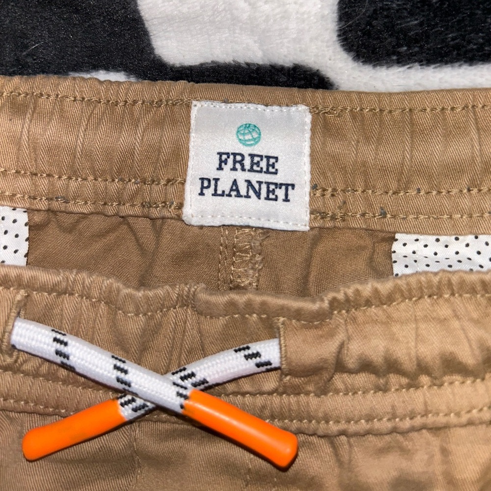 Tan free planet shorts - Picture 1 of 4